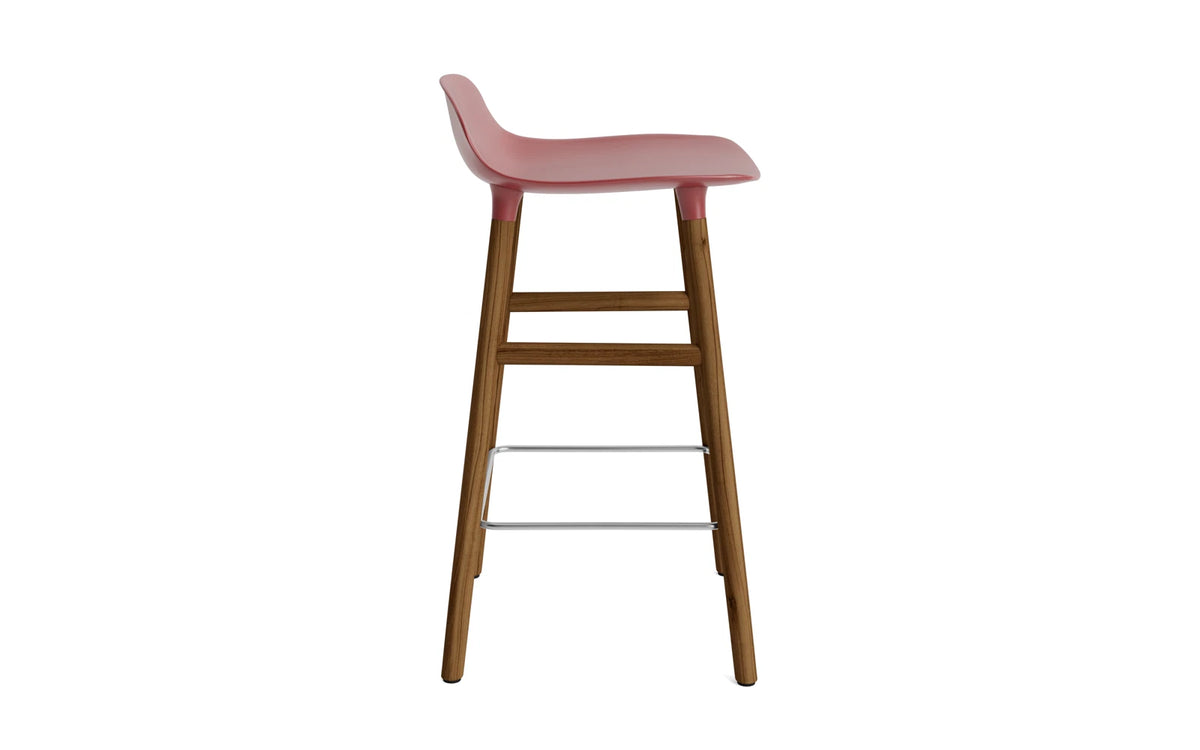 Form Barhocker in Rot präsentiert im Onlineshop von KAQTU Design AG. Barstuhl ist von Normann Copenhagen