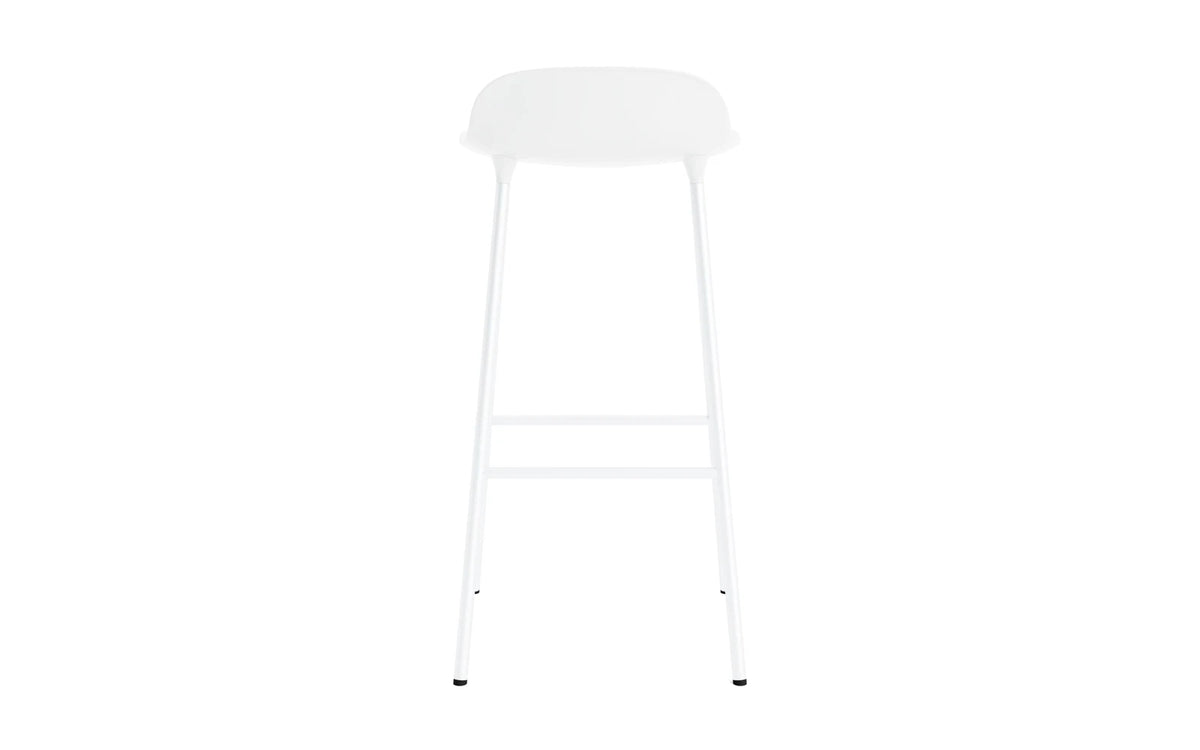 Form Barhocker in Weiss präsentiert im Onlineshop von KAQTU Design AG. Barstuhl ist von Normann Copenhagen