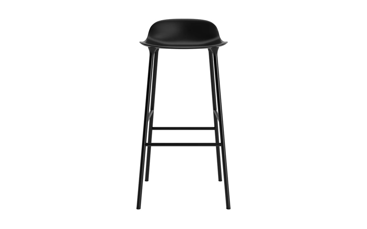 Form Barhocker in Schwarz präsentiert im Onlineshop von KAQTU Design AG. Barstuhl ist von Normann Copenhagen