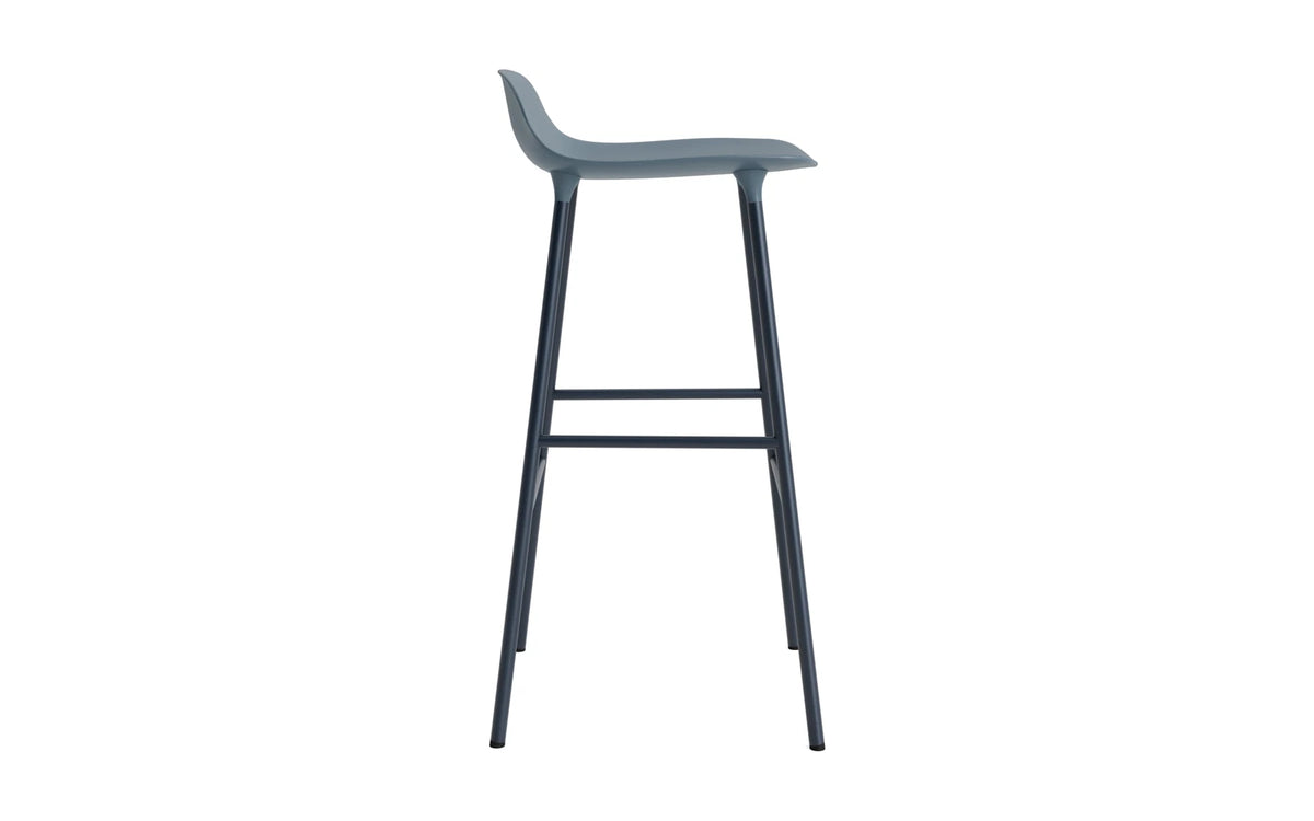 Form Barhocker in Blau präsentiert im Onlineshop von KAQTU Design AG. Barstuhl ist von Normann Copenhagen