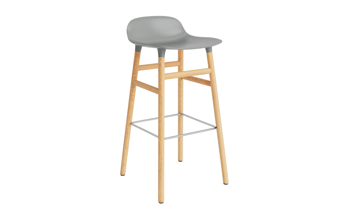 Form Barhocker in Grau präsentiert im Onlineshop von KAQTU Design AG. Barstuhl ist von Normann Copenhagen