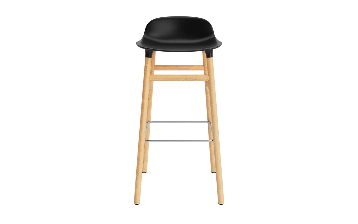 Form Barhocker in Schwarz präsentiert im Onlineshop von KAQTU Design AG. Barstuhl ist von Normann Copenhagen