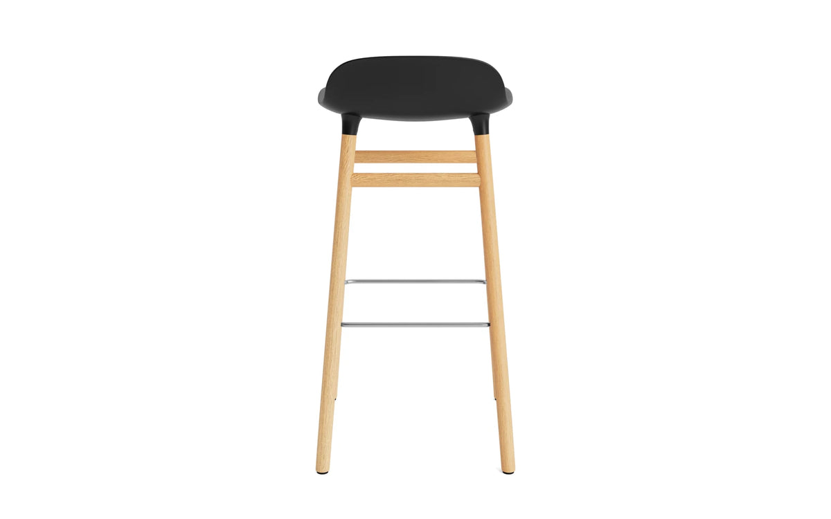 Form Barhocker in Schwarz präsentiert im Onlineshop von KAQTU Design AG. Barstuhl ist von Normann Copenhagen
