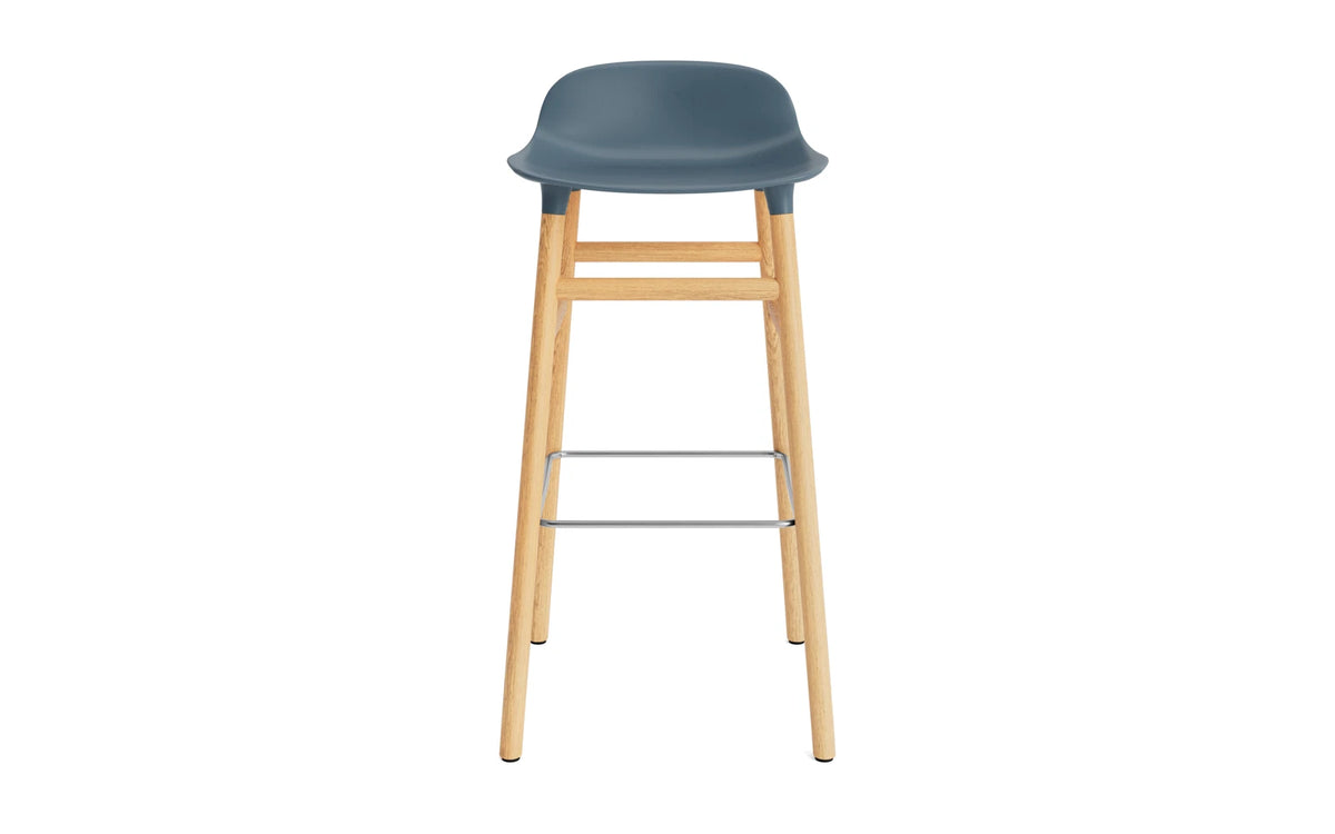 Form Barhocker in Blau präsentiert im Onlineshop von KAQTU Design AG. Barstuhl ist von Normann Copenhagen