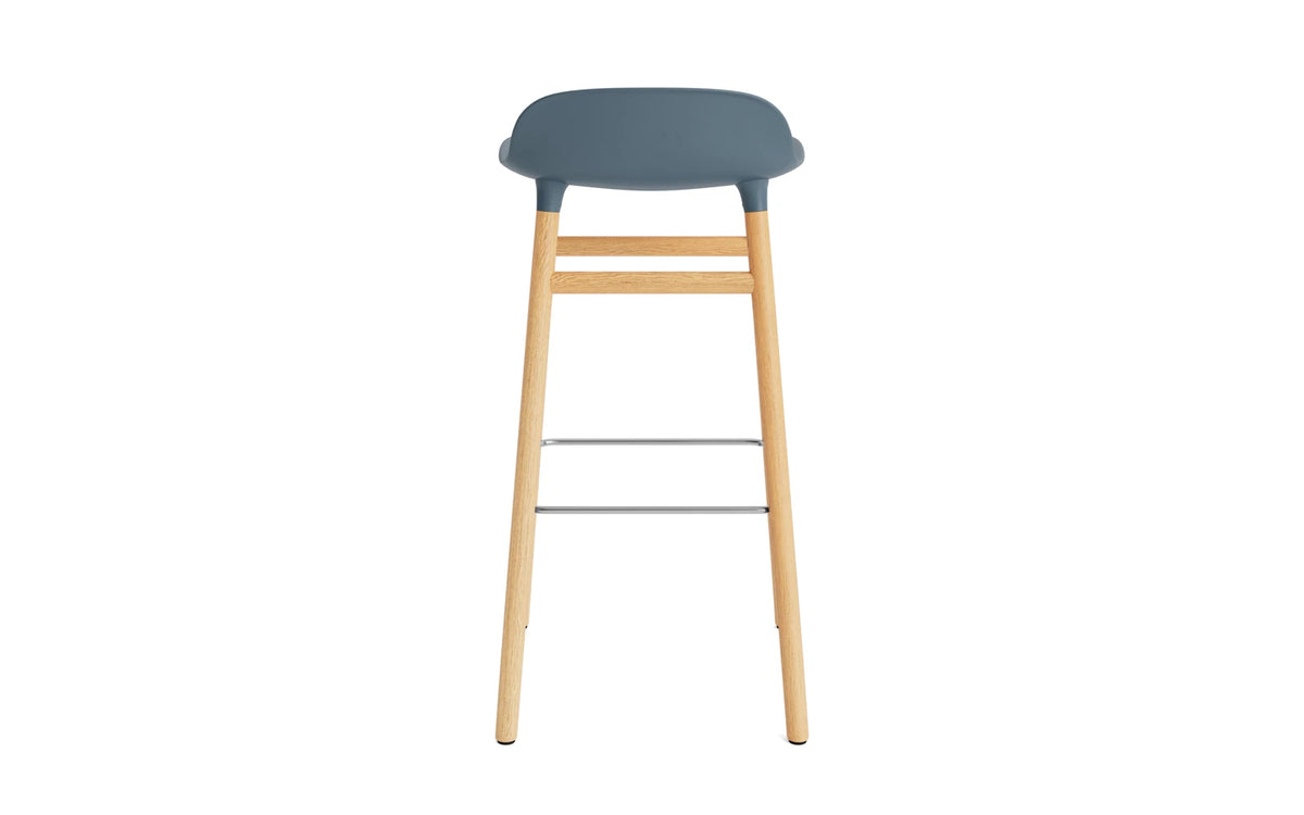 Form Barhocker in Blau präsentiert im Onlineshop von KAQTU Design AG. Barstuhl ist von Normann Copenhagen
