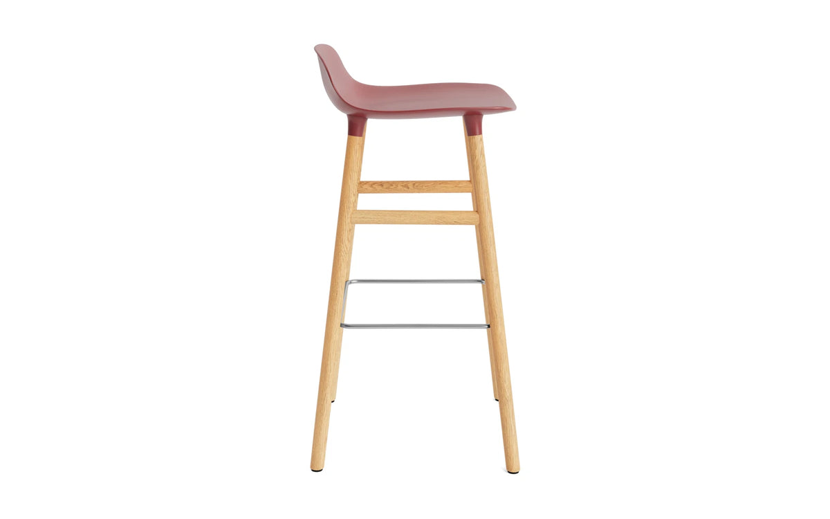 Form Barhocker in Rot präsentiert im Onlineshop von KAQTU Design AG. Barstuhl ist von Normann Copenhagen