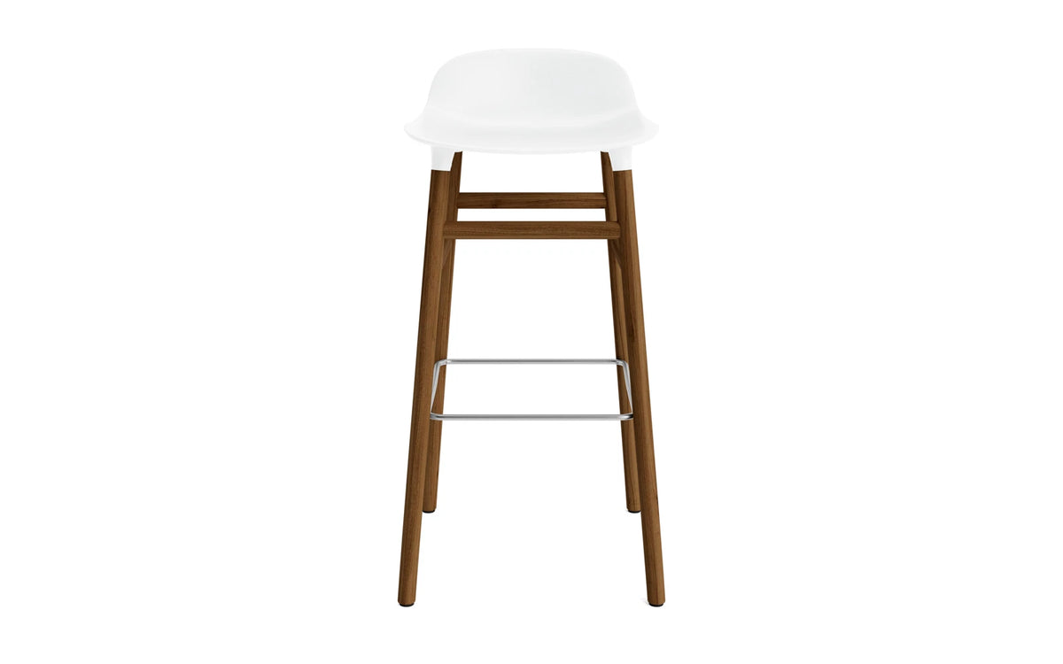 Form Barhocker in Weiss präsentiert im Onlineshop von KAQTU Design AG. Barstuhl ist von Normann Copenhagen