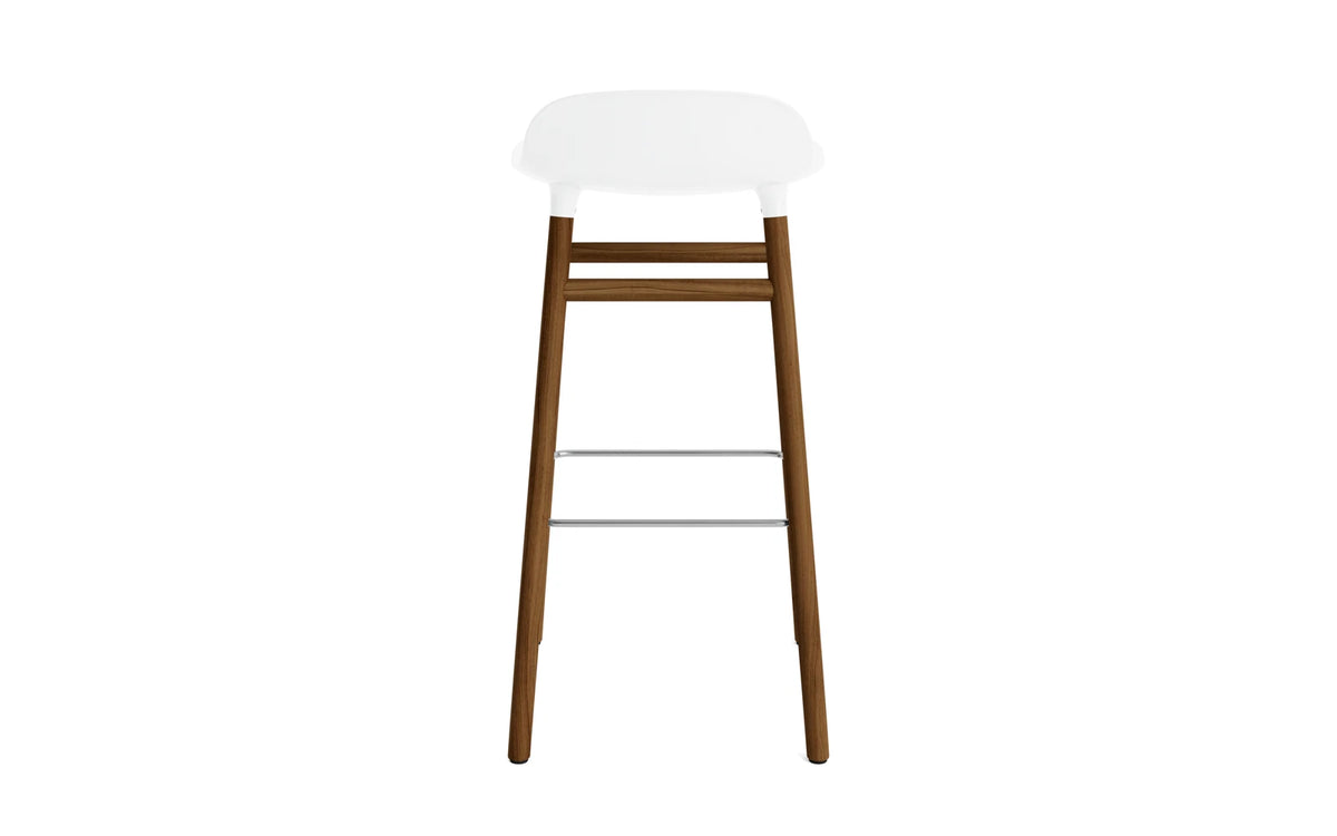 Form Barhocker in Weiss präsentiert im Onlineshop von KAQTU Design AG. Barstuhl ist von Normann Copenhagen