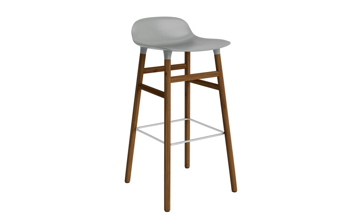 Form Barhocker in Grau präsentiert im Onlineshop von KAQTU Design AG. Barstuhl ist von Normann Copenhagen