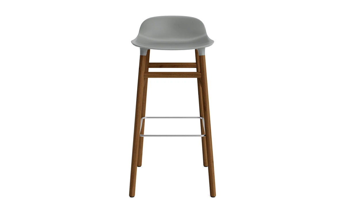 Form Barhocker in Grau präsentiert im Onlineshop von KAQTU Design AG. Barstuhl ist von Normann Copenhagen