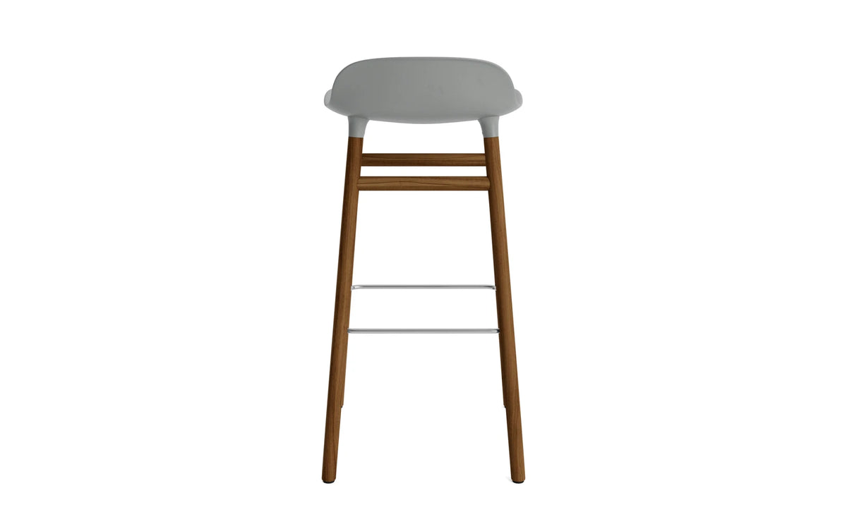 Form Barhocker in Grau präsentiert im Onlineshop von KAQTU Design AG. Barstuhl ist von Normann Copenhagen