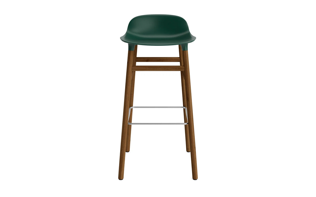 Form Barhocker in Grün präsentiert im Onlineshop von KAQTU Design AG. Barstuhl ist von Normann Copenhagen
