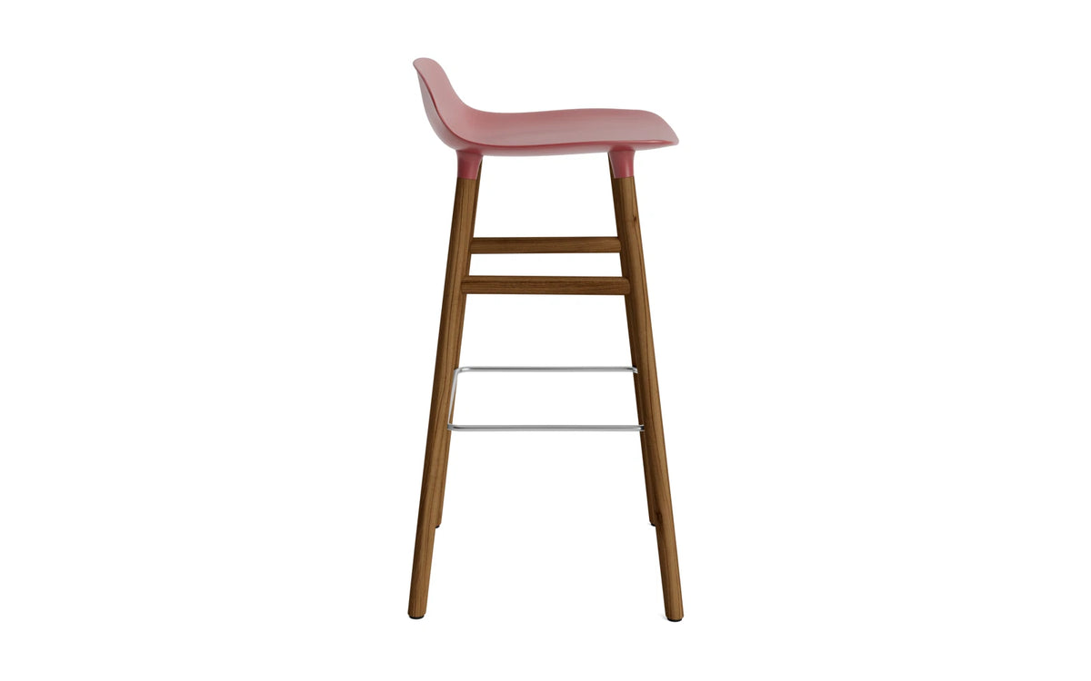 Form Barhocker in Rot präsentiert im Onlineshop von KAQTU Design AG. Barstuhl ist von Normann Copenhagen