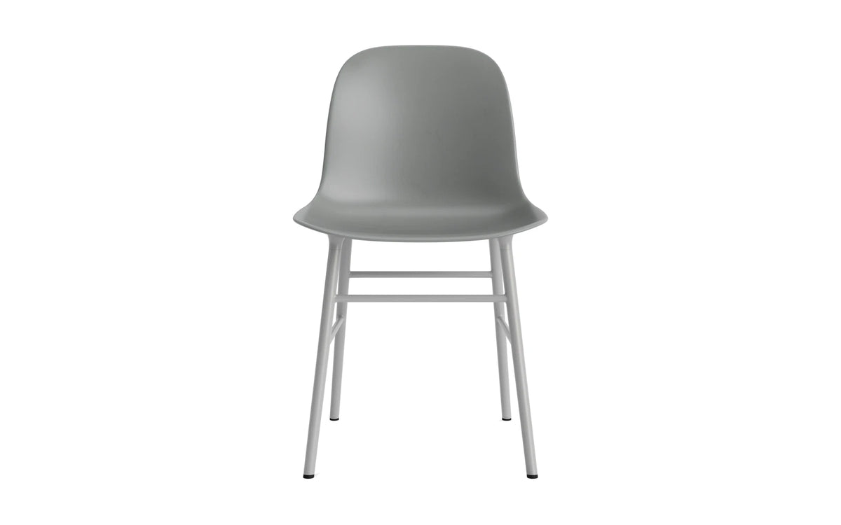 Form Stuhl in Grau präsentiert im Onlineshop von KAQTU Design AG. Stuhl ist von Normann Copenhagen