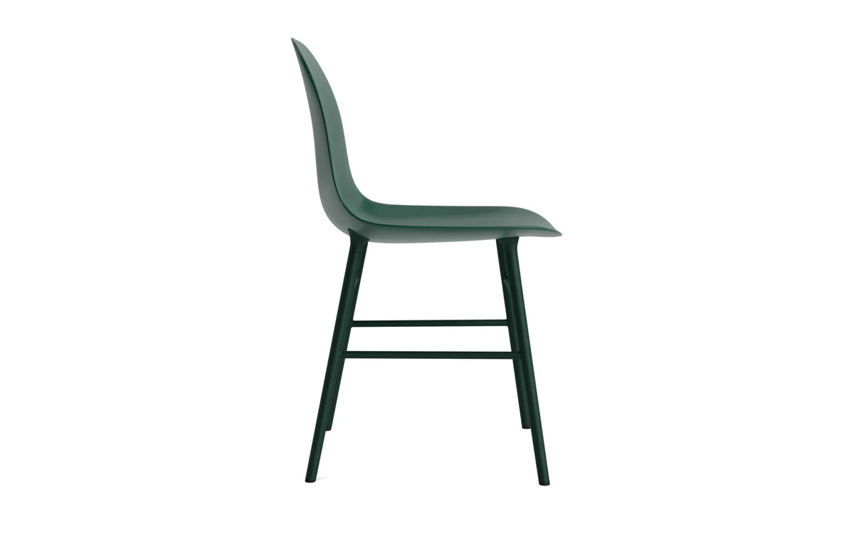 Form Stuhl in Grün präsentiert im Onlineshop von KAQTU Design AG. Stuhl ist von Normann Copenhagen