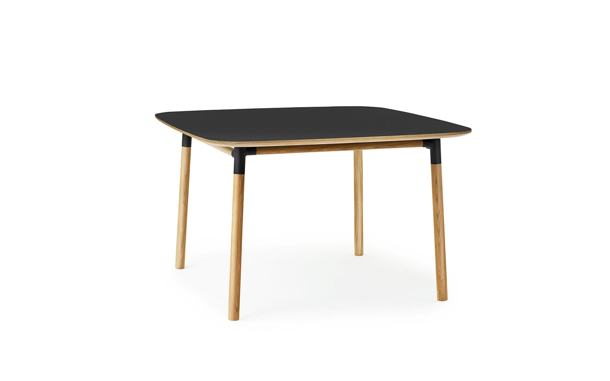 Form Tisch 120x 120 in  präsentiert im Onlineshop von KAQTU Design AG. Esstisch ist von Normann Copenhagen