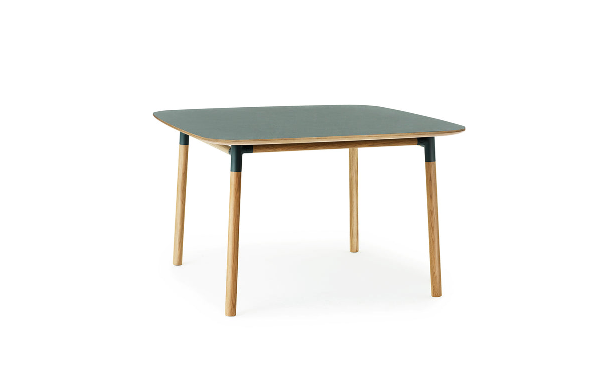 Form Tisch 120x 120 in  präsentiert im Onlineshop von KAQTU Design AG. Esstisch ist von Normann Copenhagen