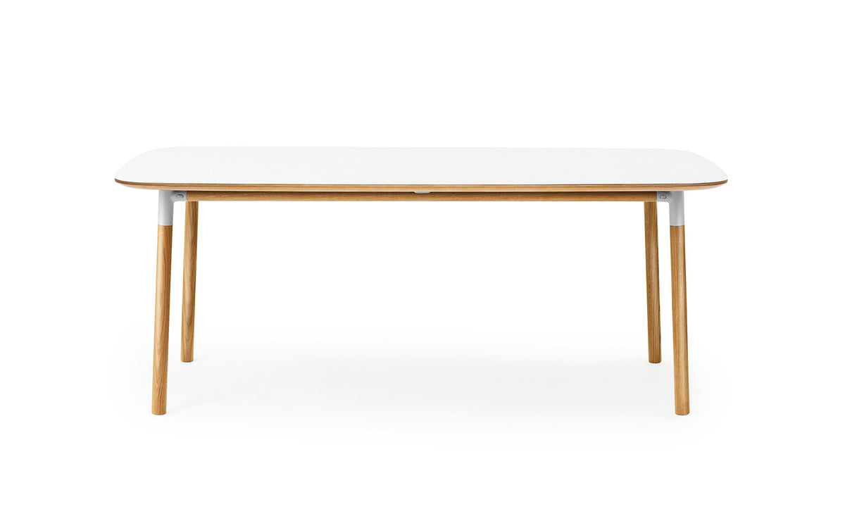 Form Tisch 95 x 200 in Weiss präsentiert im Onlineshop von KAQTU Design AG. Esstisch ist von Normann Copenhagen
