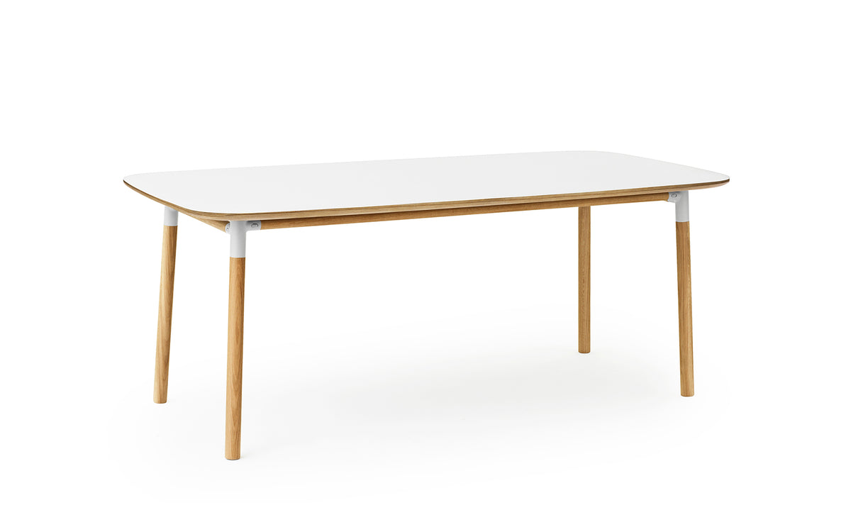 Form Tisch 95 x 200 in  präsentiert im Onlineshop von KAQTU Design AG. Esstisch ist von Normann Copenhagen