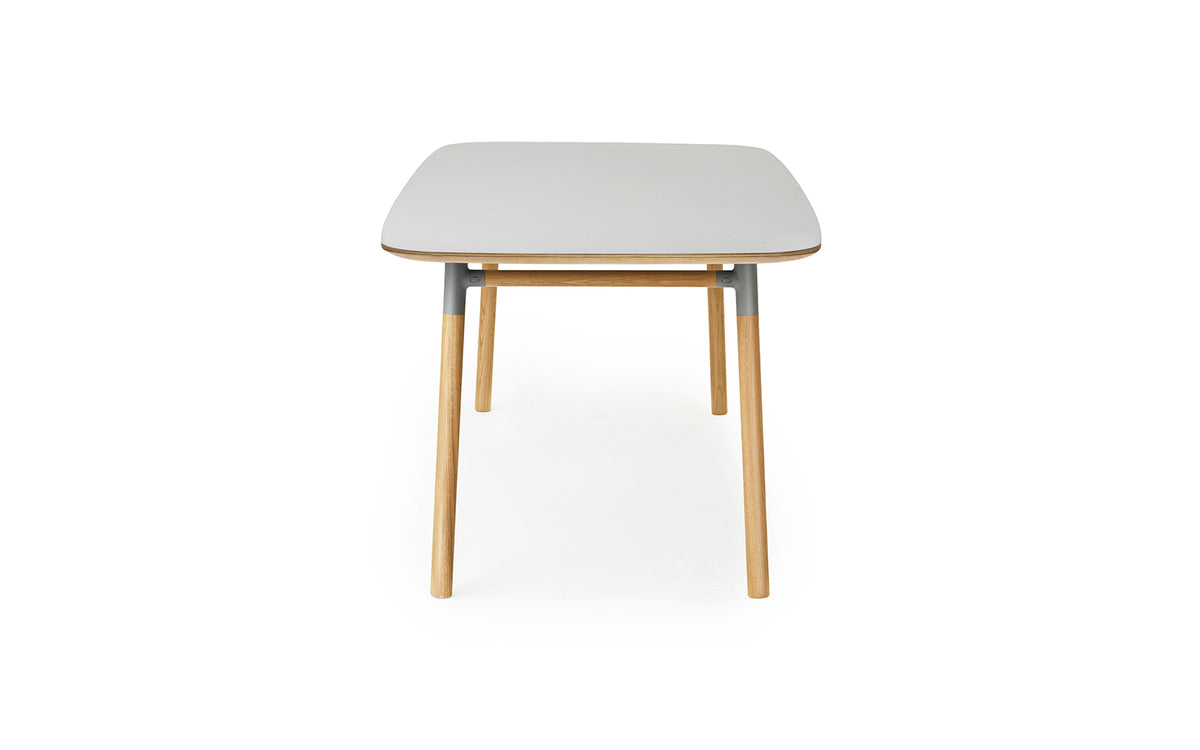 Form Tisch 95 x 200 in  präsentiert im Onlineshop von KAQTU Design AG. Esstisch ist von Normann Copenhagen