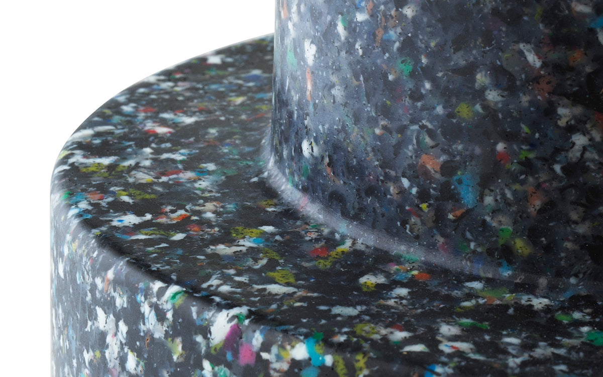 Bit Hocker in Schwarz Multi präsentiert im Onlineshop von KAQTU Design AG. Hocker ist von Normann Copenhagen