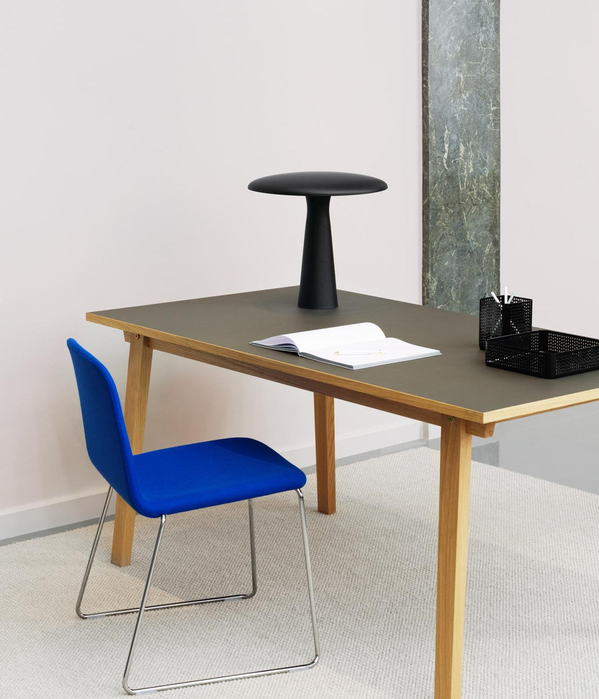 Slice Tisch Linoleum in  präsentiert im Onlineshop von KAQTU Design AG. Esstisch ist von Normann Copenhagen