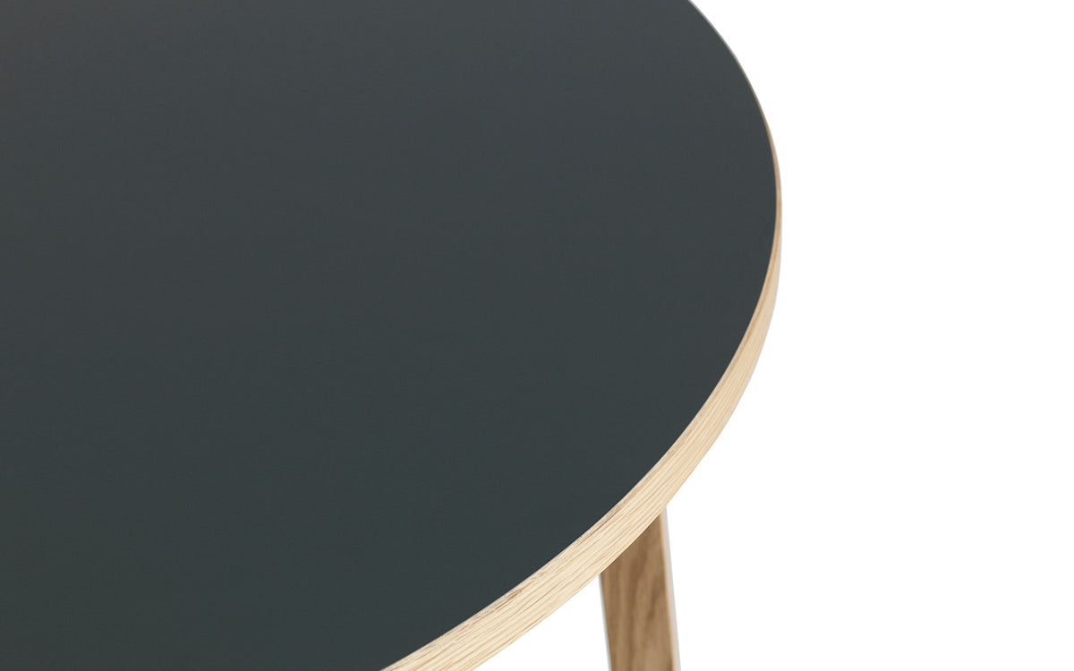 Slice Tisch Linoleum rund in  präsentiert im Onlineshop von KAQTU Design AG. Esstisch ist von Normann Copenhagen