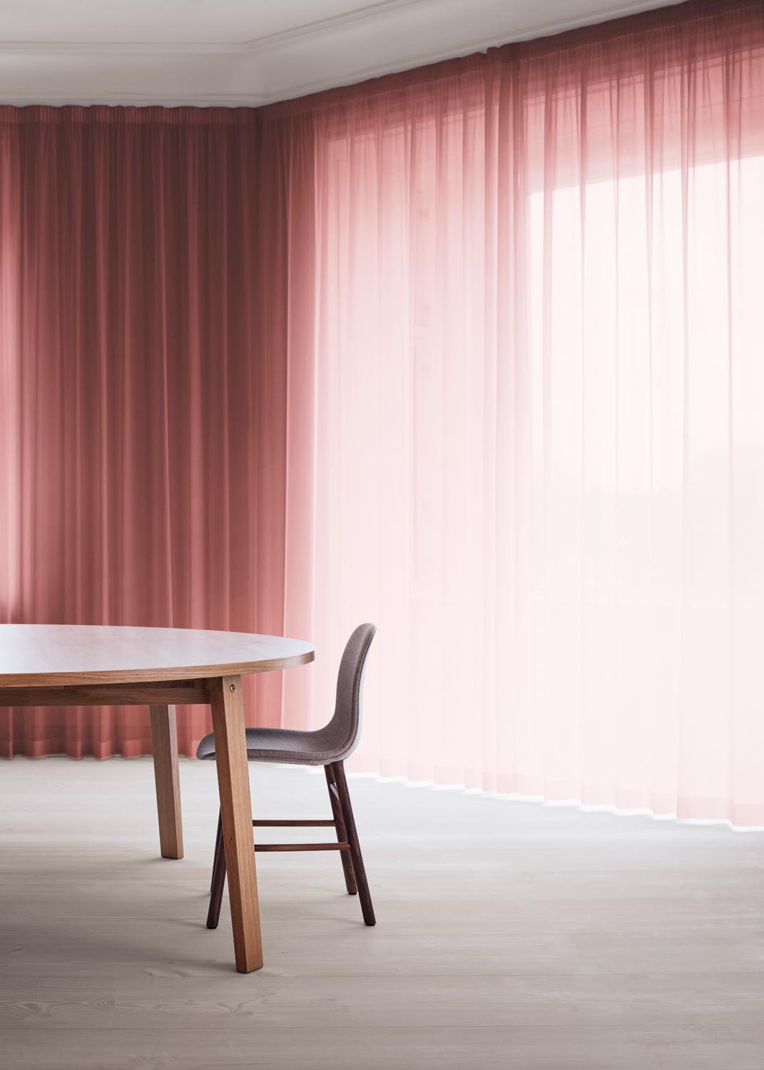 Slice Tisch Linoleum rund in  präsentiert im Onlineshop von KAQTU Design AG. Esstisch ist von Normann Copenhagen