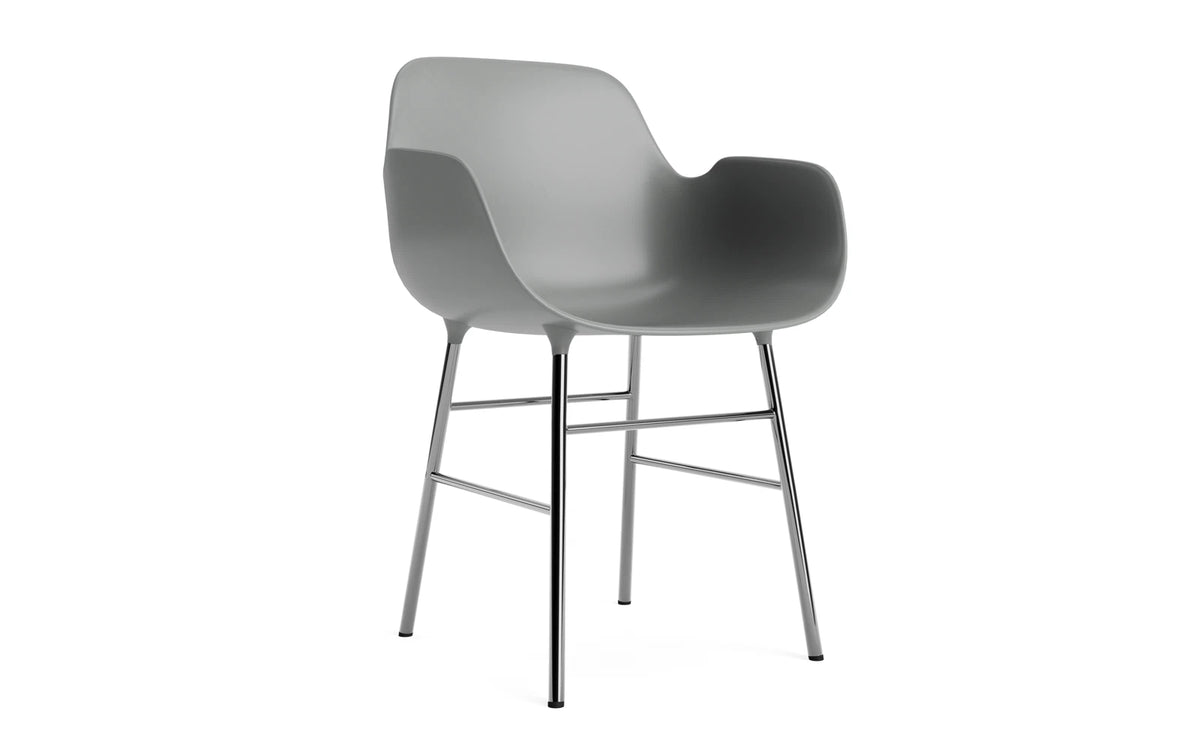 Form Armlehnstuhl in Grau präsentiert im Onlineshop von KAQTU Design AG. Stuhl mit Armlehne ist von Normann Copenhagen