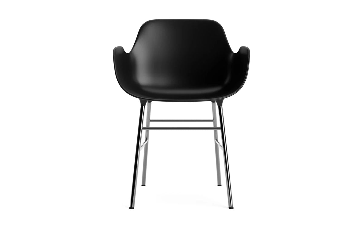 Form Armlehnstuhl in Schwarz präsentiert im Onlineshop von KAQTU Design AG. Stuhl mit Armlehne ist von Normann Copenhagen