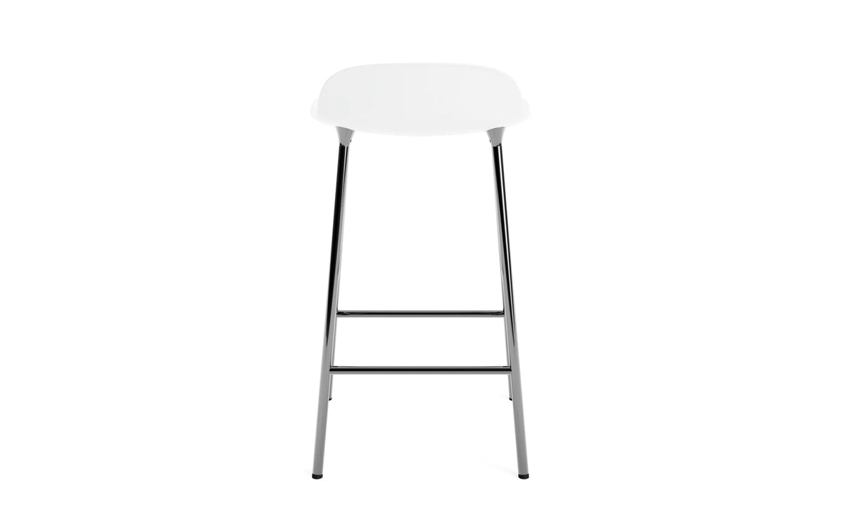 Form Barhocker in Weiss präsentiert im Onlineshop von KAQTU Design AG. Barstuhl ist von Normann Copenhagen