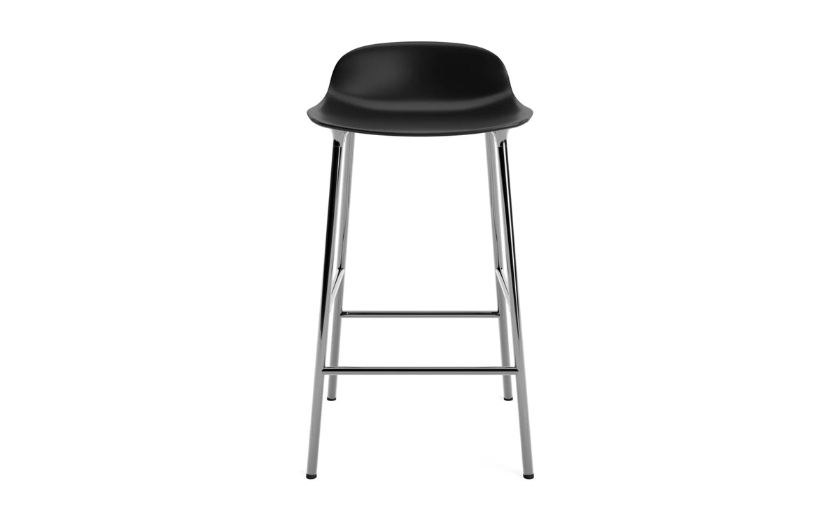 Form Barhocker in Schwarz präsentiert im Onlineshop von KAQTU Design AG. Barstuhl ist von Normann Copenhagen