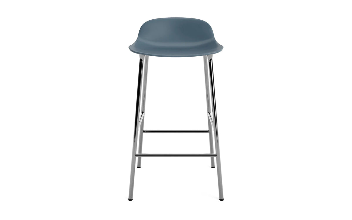 Form Barhocker in Blau präsentiert im Onlineshop von KAQTU Design AG. Barstuhl ist von Normann Copenhagen