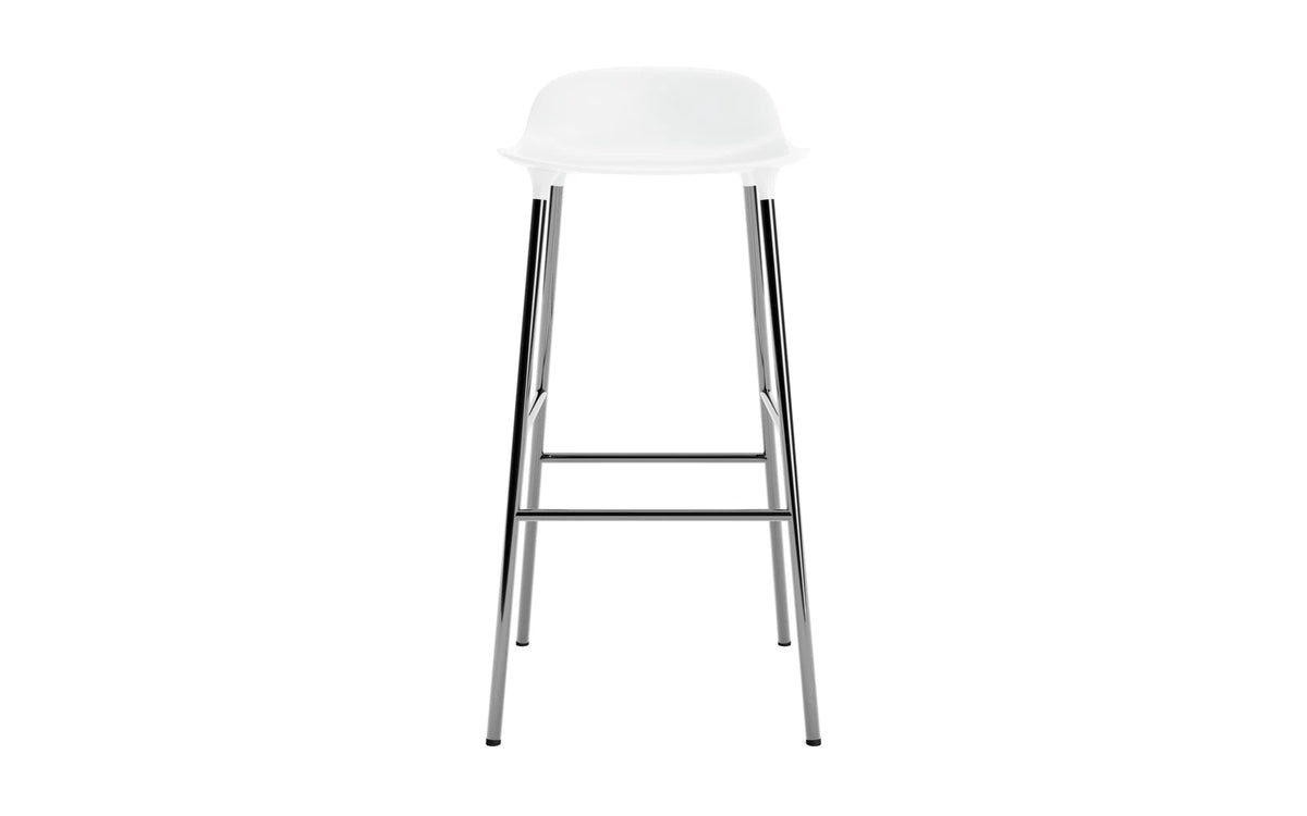 Form Barhocker in Weiss präsentiert im Onlineshop von KAQTU Design AG. Barstuhl ist von Normann Copenhagen