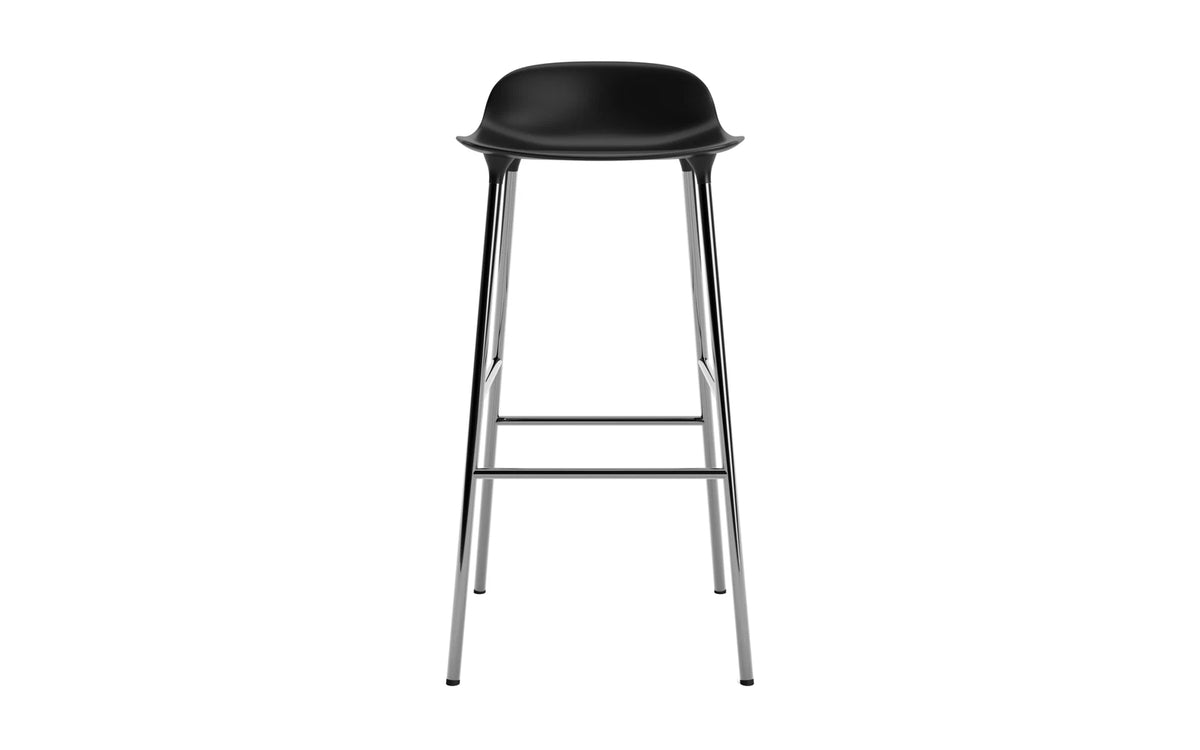 Form Barhocker in Schwarz präsentiert im Onlineshop von KAQTU Design AG. Barstuhl ist von Normann Copenhagen