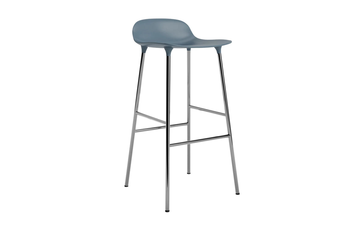 Form Barhocker in Blau präsentiert im Onlineshop von KAQTU Design AG. Barstuhl ist von Normann Copenhagen