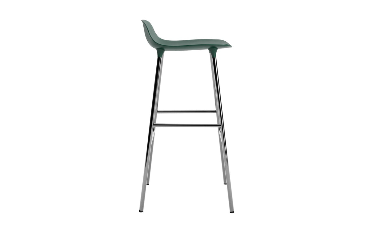 Form Barhocker in Grün präsentiert im Onlineshop von KAQTU Design AG. Barstuhl ist von Normann Copenhagen