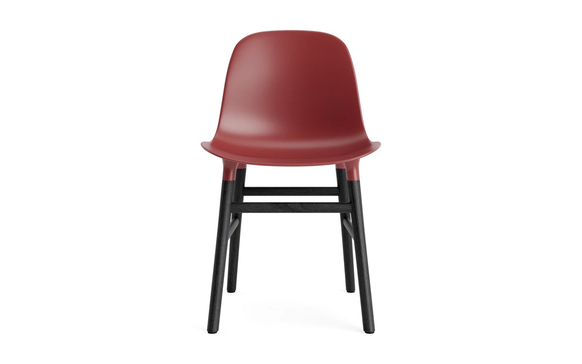 Form Stuhl in Rot präsentiert im Onlineshop von KAQTU Design AG. Stuhl ist von Normann Copenhagen