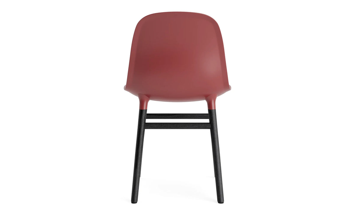 Form Stuhl in Rot präsentiert im Onlineshop von KAQTU Design AG. Stuhl ist von Normann Copenhagen
