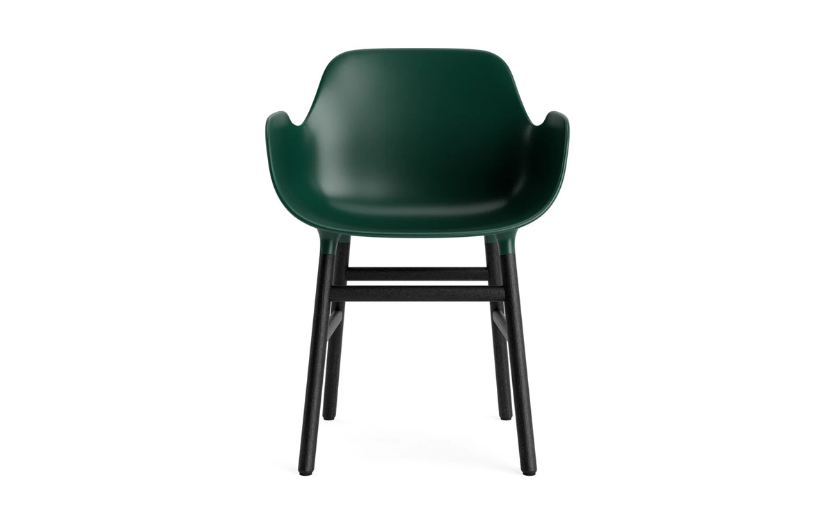 Form Armlehnstuhl in Grün präsentiert im Onlineshop von KAQTU Design AG. Stuhl mit Armlehne ist von Normann Copenhagen
