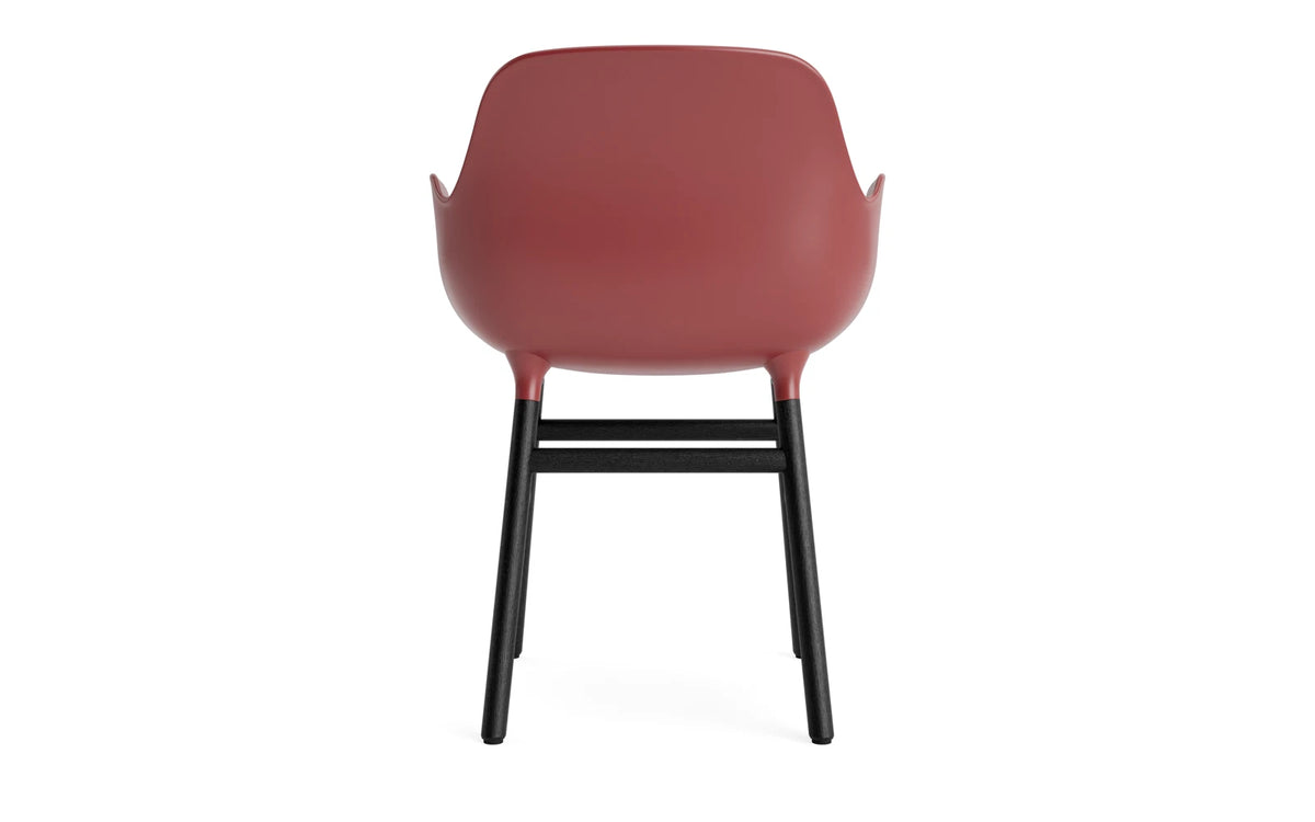 Form Armlehnstuhl in Rot präsentiert im Onlineshop von KAQTU Design AG. Stuhl mit Armlehne ist von Normann Copenhagen