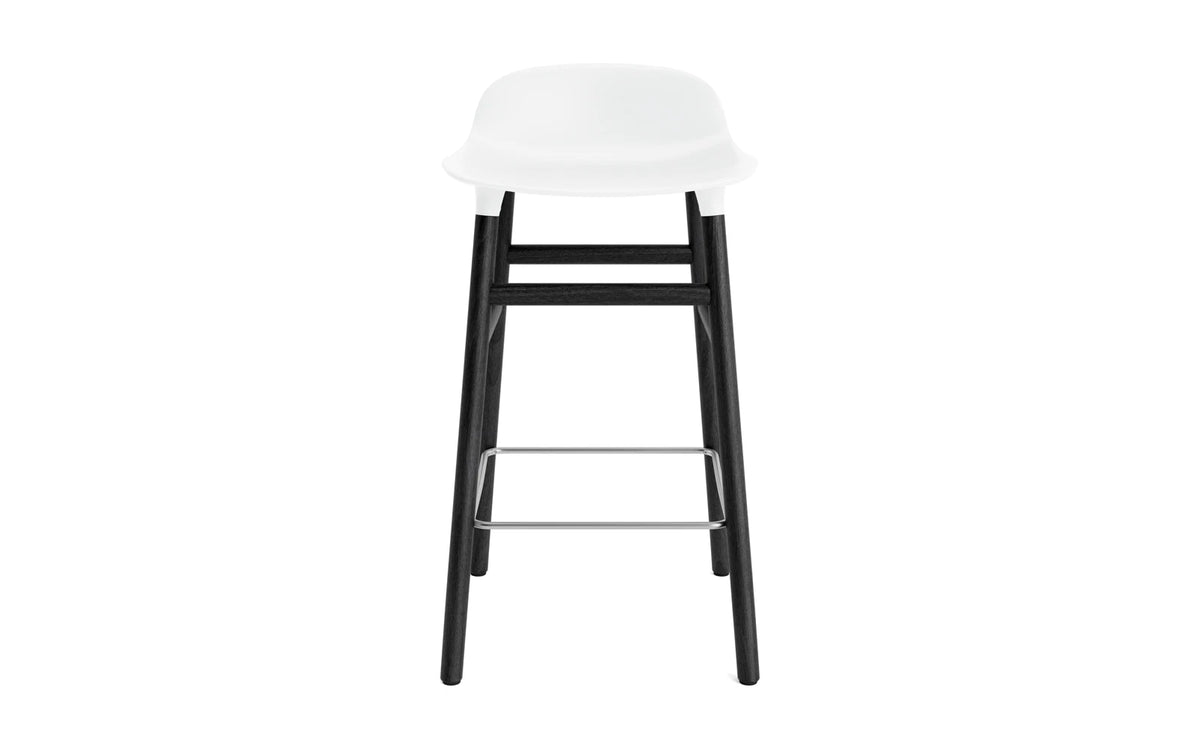 Form Barhocker in Weiss präsentiert im Onlineshop von KAQTU Design AG. Barstuhl ist von Normann Copenhagen