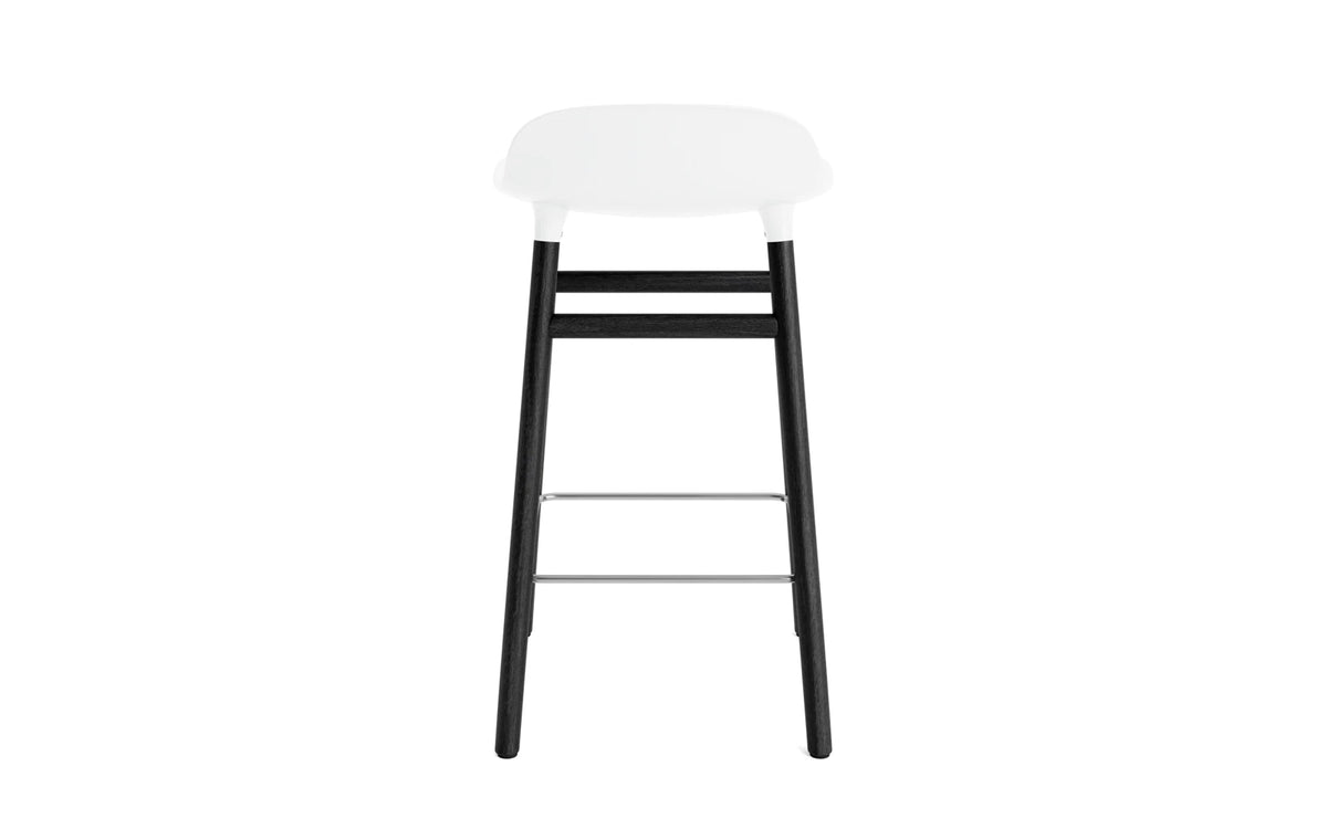 Form Barhocker in Weiss präsentiert im Onlineshop von KAQTU Design AG. Barstuhl ist von Normann Copenhagen