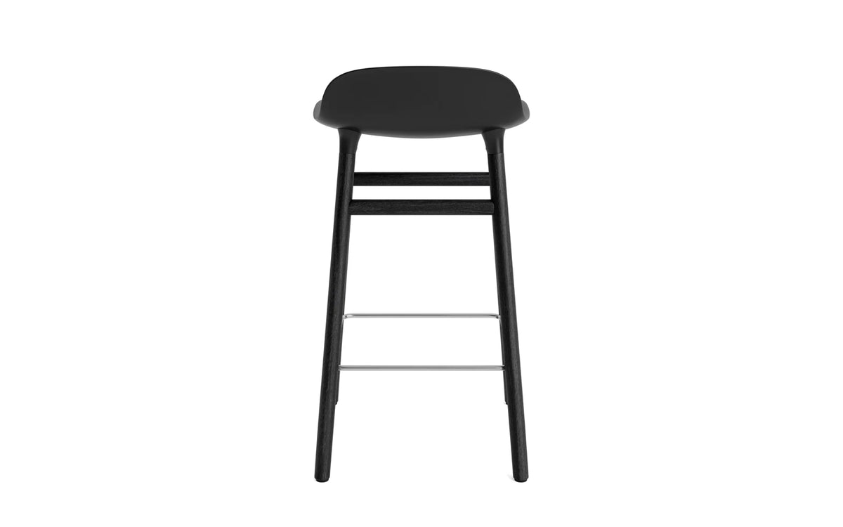 Form Barhocker in Schwarz präsentiert im Onlineshop von KAQTU Design AG. Barstuhl ist von Normann Copenhagen