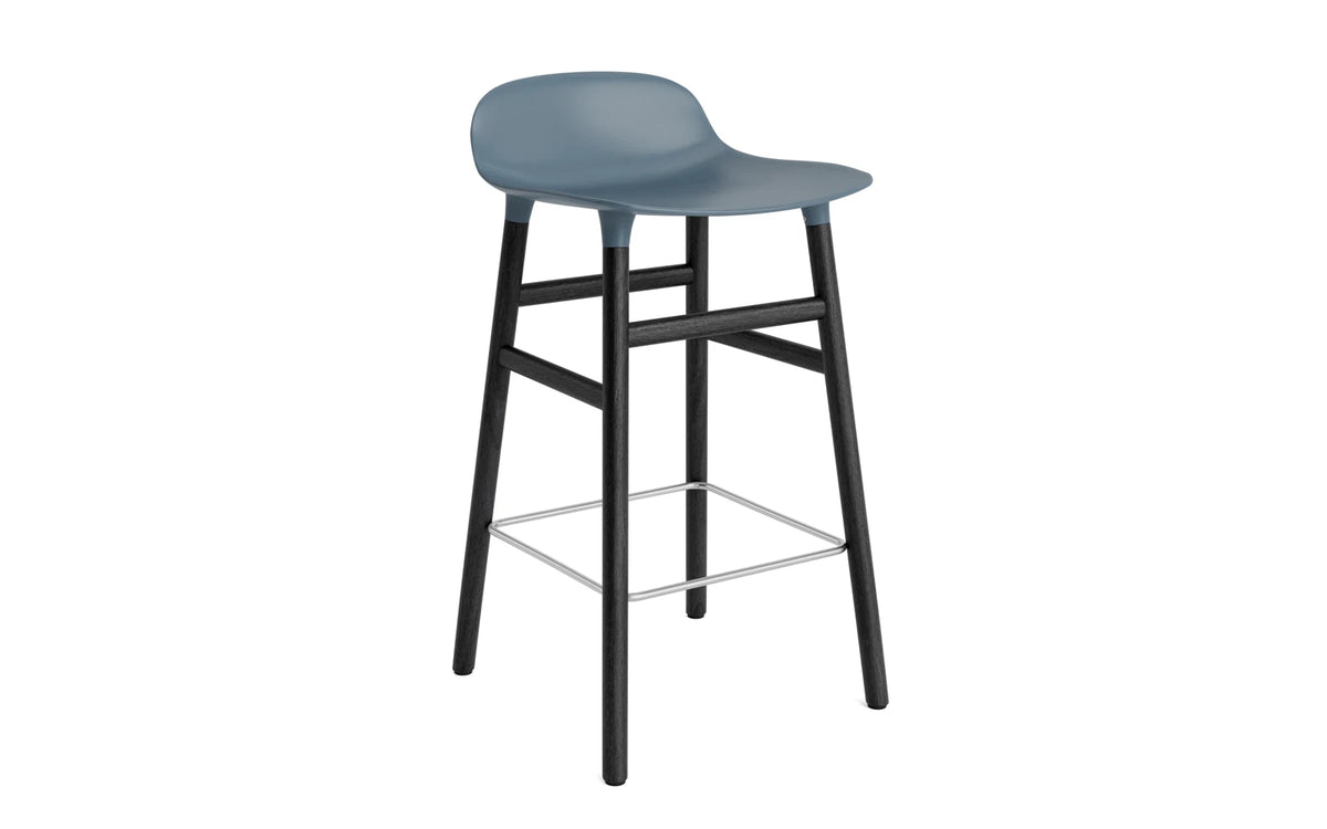 Form Barhocker in Blau präsentiert im Onlineshop von KAQTU Design AG. Barstuhl ist von Normann Copenhagen