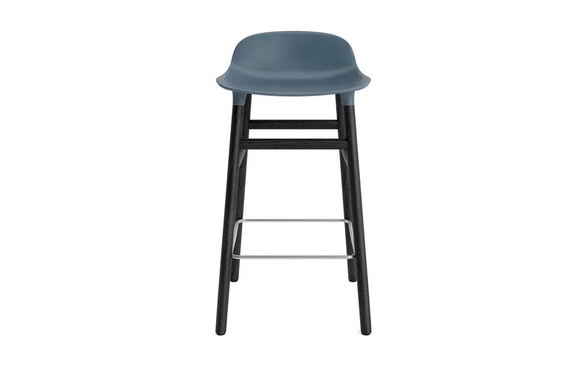 Form Barhocker in Blau präsentiert im Onlineshop von KAQTU Design AG. Barstuhl ist von Normann Copenhagen
