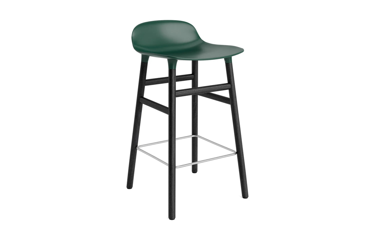 Form Barhocker in Grün präsentiert im Onlineshop von KAQTU Design AG. Barstuhl ist von Normann Copenhagen
