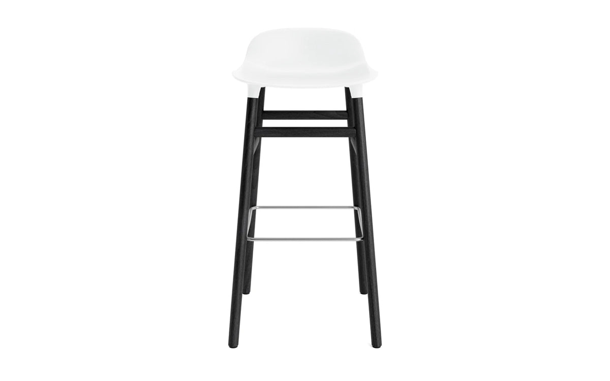 Form Barhocker in Weiss präsentiert im Onlineshop von KAQTU Design AG. Barstuhl ist von Normann Copenhagen