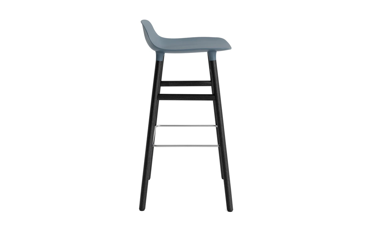 Form Barhocker in Blau präsentiert im Onlineshop von KAQTU Design AG. Barstuhl ist von Normann Copenhagen