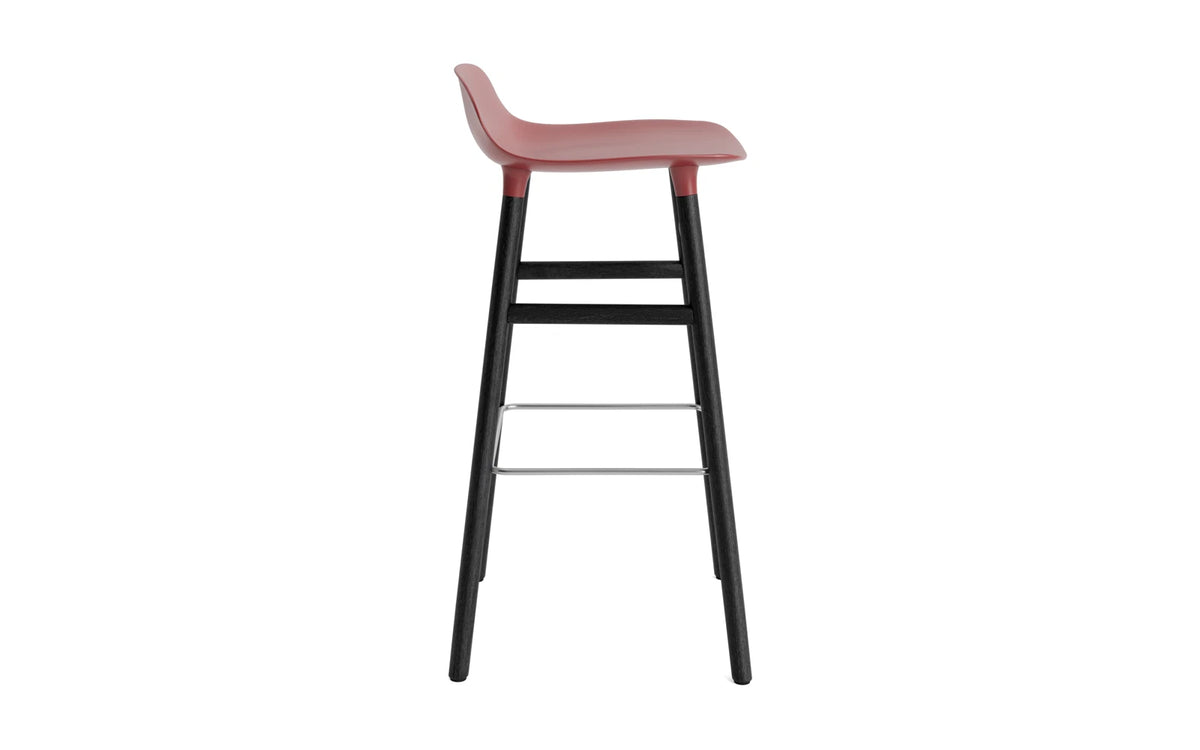 Form Barhocker in Rot präsentiert im Onlineshop von KAQTU Design AG. Barstuhl ist von Normann Copenhagen